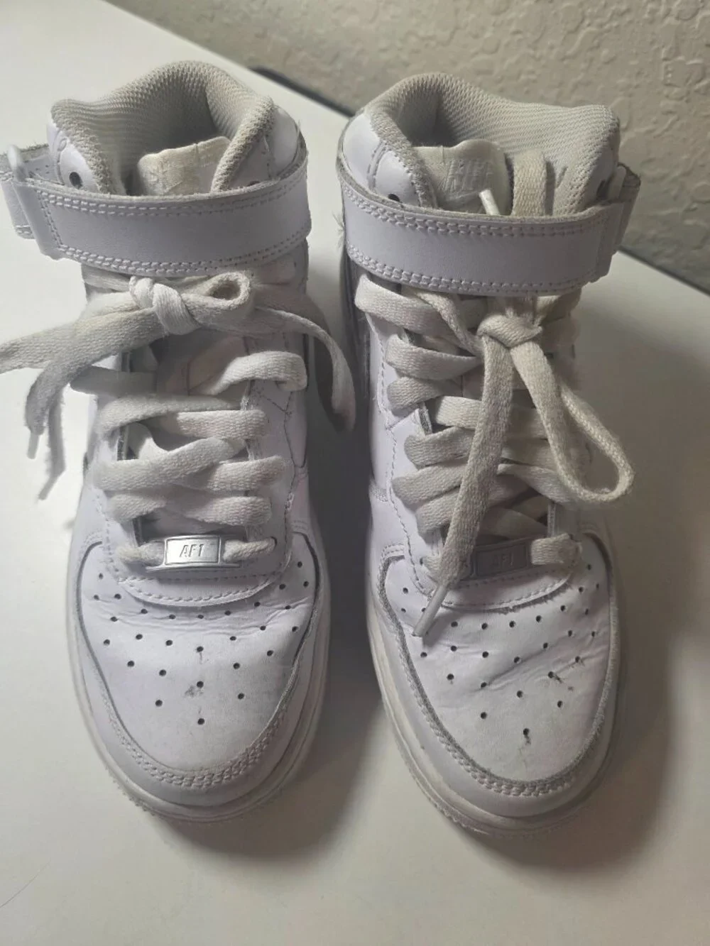 NIKE Boys Air Force One 1 Triple White Mid LE size 4Y - DH2933-111